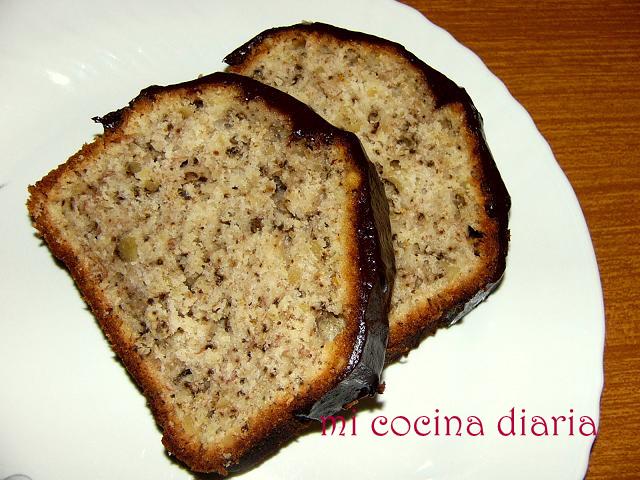 Cake de plátano y nueces con glaseado de chocolate (Банановый кекс с грецкими орехами и шоколадной глазурью)