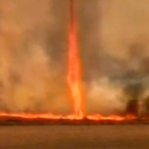 Capa de Tornado de Fogo
