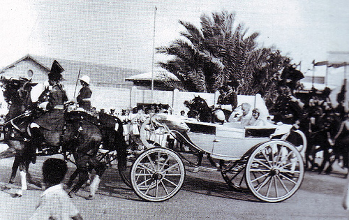 [Quaid-e-Azam arriving to inaugurate the State Bank of Pakistan[4].png]