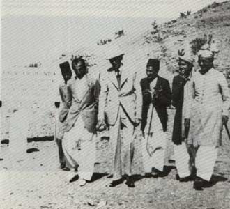 [Quaid-e-Azam at the Afgan Border (1935)[5].jpg]