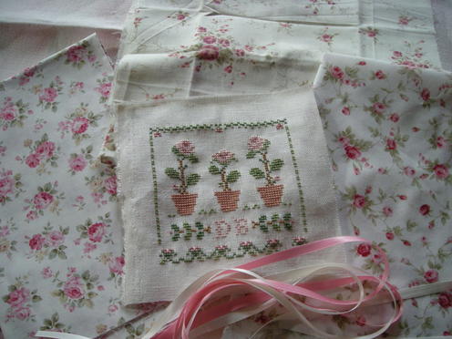 http://lh5.ggpht.com/_Af2NJS5Y8NA/TCdqhNO1MYI/AAAAAAAAEQ8/_yH4bzjwSdg/coussinet%20rose%20sampler.jpg