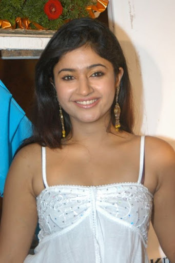 Poonam Bajwa in Pretty Photoshoot