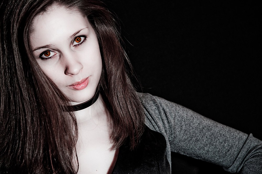 Дмитрий чеботарёв вампиры средней полосы 2. Ева смирнова актриса вампиры. Девочка из вампиров средней полосы. Девочка из вампиров средней полосы. Ева смирнова вампиры средней полосы 2.