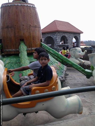 [Elephant ride[2].jpg]