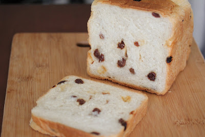 photo of a loaf of raisin bread