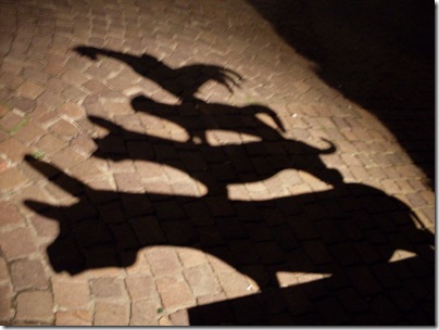 L'ombra della statua dei musicanti a Brema