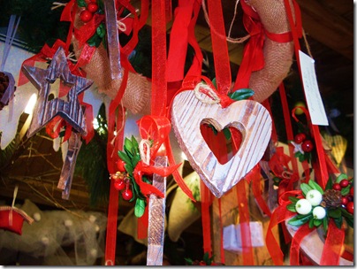 decorazioni in legno al mercatino di Natale di Trento