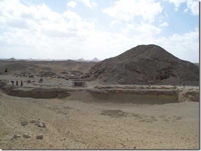 12-29-2009 043 Saqqara - view of Dashur pyramids
