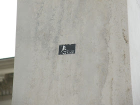 Belváros, környezetszennyezés, vandalizmus,  Ongjerth Dániel, Nádas Patrik, stopverseny, matrica,  street art,  hirdetés, Bazilika,  V. kerület,  Budapest,  blog