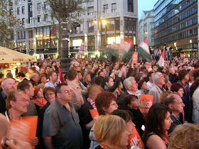 Budapest,  Vörösmarty tér,  2010. április 25, második forduló,  képek,  fotók. pictures,  fotók,  buli, Fidesz, Budapest,  Vörösmarty tér,  2010. április 25, második forduló,  képek,  fotók. pictures,  fotók,  buli,   