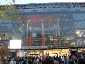 Fidesz, Budapest,  Vörösmarty tér,  2010. április 25, második forduló,  képek,  fotók. pictures,  fotók,  buli,  Kalitka, ING bank, Budapest,  Vörösmarty tér,  2010. április 25, második forduló,  képek,  fotók. pictures,  fotók,  buli,  