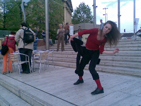 ödör Klub - Erzsébet téri Kulturális Központ és Park GÖDÖR KLUB. Cím: 1051 Budapest V., Erzsébet Tér. Nyitvatartás: Vas-Csüt: 10-02 | Pé-Szo: 10-04. Központi info: +36 (20) 201 3868 | info@godorklub.hu városi eszkimó Budapest,  V. kerület,  Gödör Klub,  Belváros, 5. kerület, tánc, városi eszkimó, fotók, képek, photos