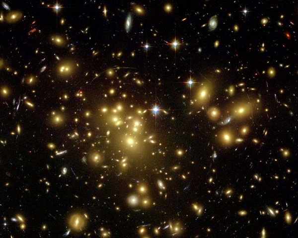 [galaxy-cluster-abell1689-desk-1280[5].jpg]