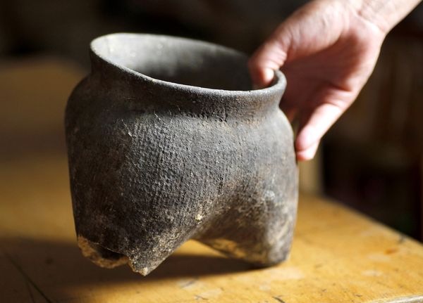 [china-western-zhou-era-pottery_21476_600x450[5].jpg]