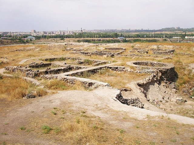 [800px-Shengavit_Foundations[5].jpg]