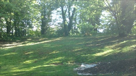 [_48464075_21072010158[5].jpg]