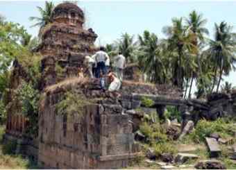 The Kailasanathar temple at Uttaramerur as it looked in May 2008.