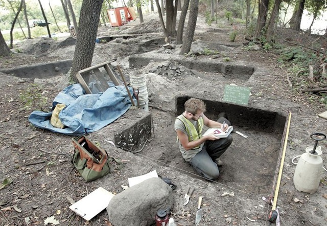 [ArcheologicalDig1_t700[5].jpg]