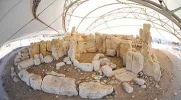 Prime Minister Lawrence Gonzi yesterday inaugurated the visitors’ centre and the protective shelters at the Ħaġar Qim and Mnajdra Neolithic temples. Photo: Jason Borg