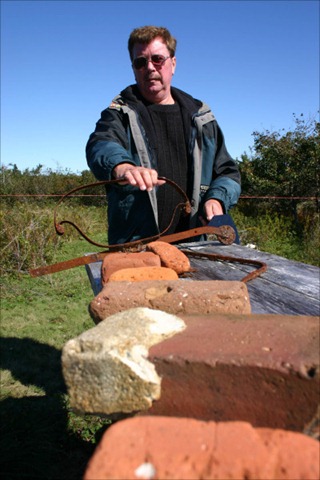 [09-22-10_bw092110archaeology1[5].jpg]