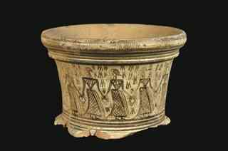 Neck of amphora with dancing women; Painted terracotta, 735–700 BC