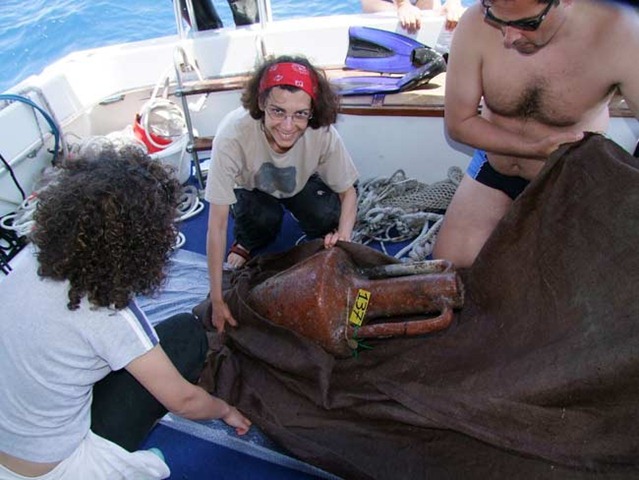 [amphora-shipwreck-101006-02[5].jpg]