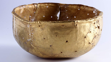 The gold bowl was found in one of the graves on Mapungubwe Hill and dates from between AD 1220 and AD 1290.