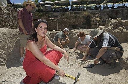 [bettany_1736903c[6].jpg]