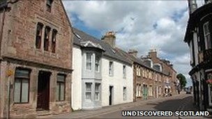 [_49492995_fortrose_undiscover_304[5].jpg]