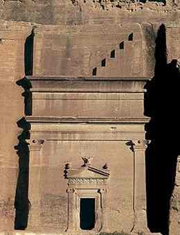 Nabatean tomb facade at Hegra (Madain Saleh). (Archaeology and History of the Kingdom of Saudi Arabia, Musée du Louvre, Paris 2010 and Somogy Art Publishers photos)