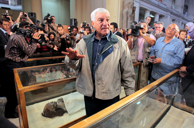 [Egypt Hunts Ancient Artifacts - WSJ.com_1290183379715[5].png]