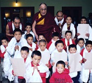 [2010-11-07-dalailamawithkids[7].jpg]