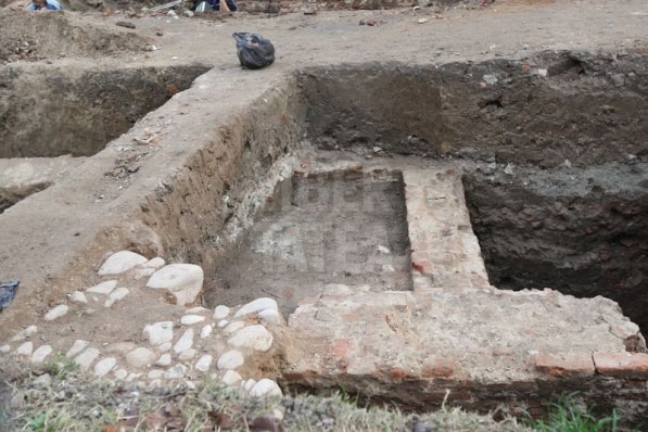 [ruins-universitate[5].jpg]