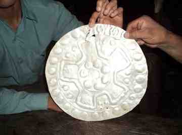 Metal artifact found in Cordillera de Colan. Photo: ANDINA / Alberto Pintado.