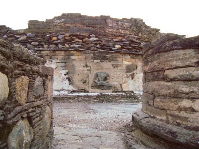 [20000yearsurviving02PhotoFazalKhaliq[2].jpg]