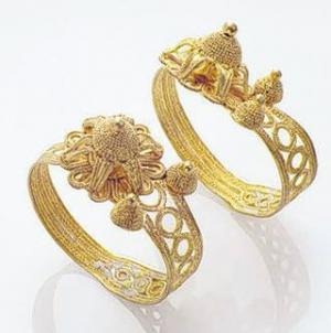 [05om14earrings.jpg.display5.jpg]