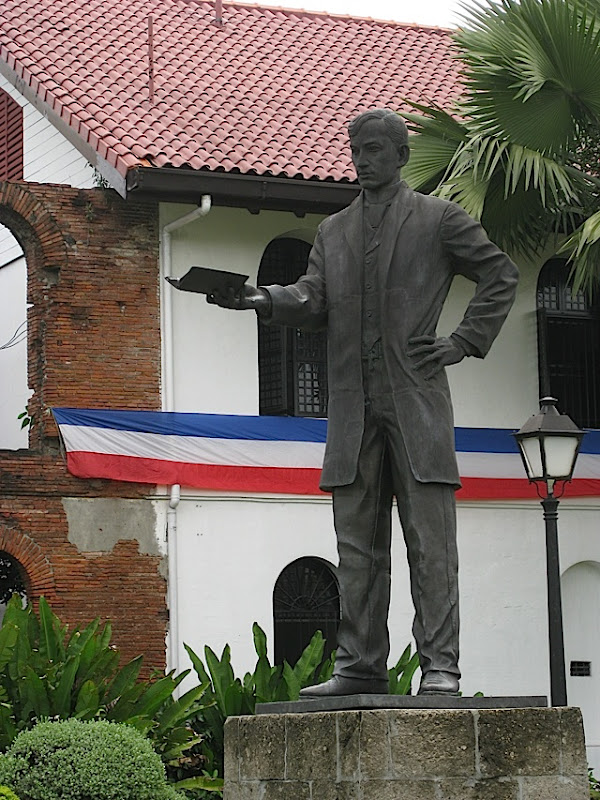 statue of Jose Rizal inside Fort Santiago