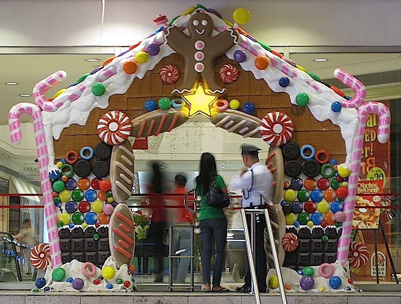 Gateway Mall's gingerbread house doorway decoration