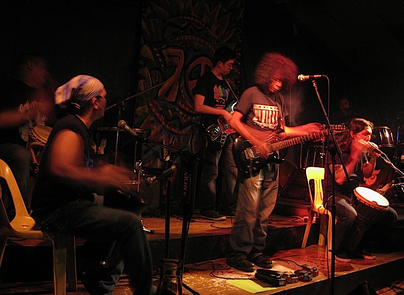 Kalayo band performing at 70s Bistro