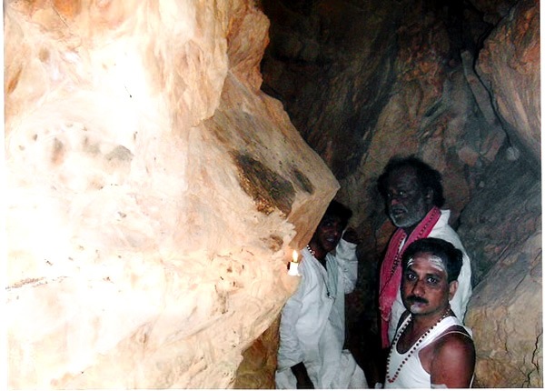 [Rajini-at-Babaji-Caves4[3].jpg]