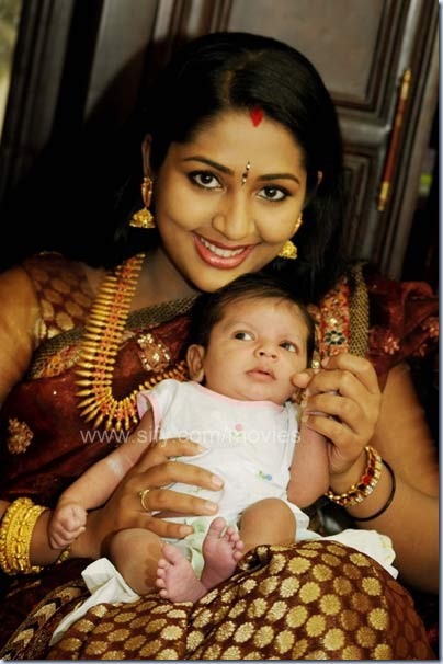 Navya Nair with her son5