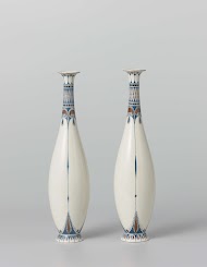 Stel van twee vazen met decor van gestileerde palmetten