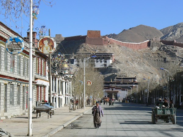 Obiective turistice Tibet: spre manastire.JPG