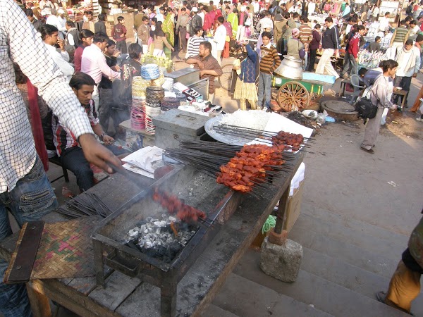 Obiectice turistice India: in bazar Paharganj, Delhi
