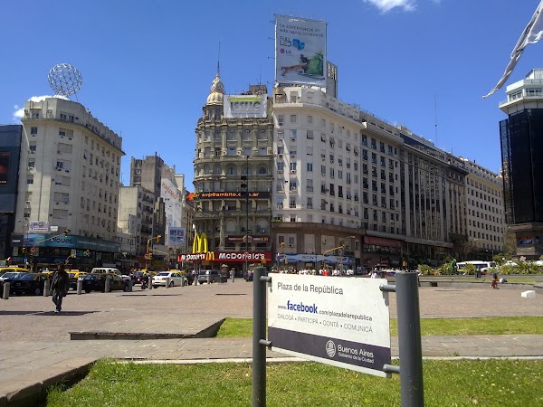 Obiective turistice Argentina: Buenos Aires Plaza de la Republica.jpg