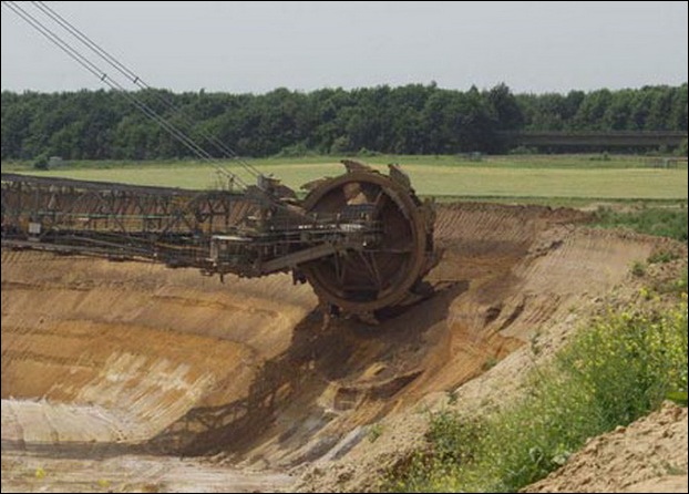 Largest Digging Machine  03