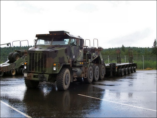 M1070 Heavy Equipment Transporter 10