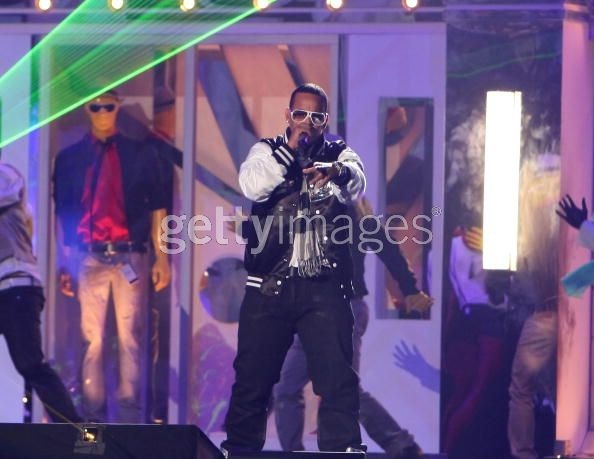 [daddy-yankee-2009-billboard (3)[6].jpg]