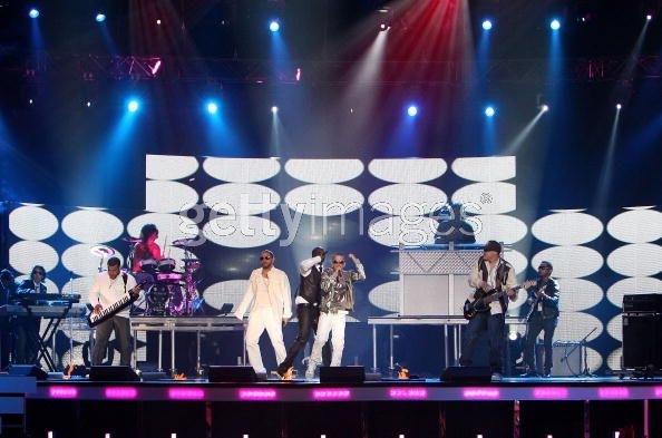 [wisin-yandel-akon-aventura-billboard (2)[5].jpg]