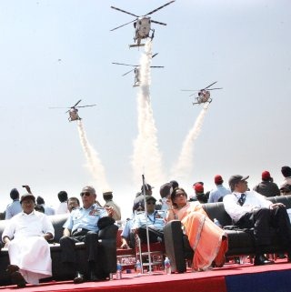 20110309-IAF-Sarang-Helicopter-Wallpaper-06-TN